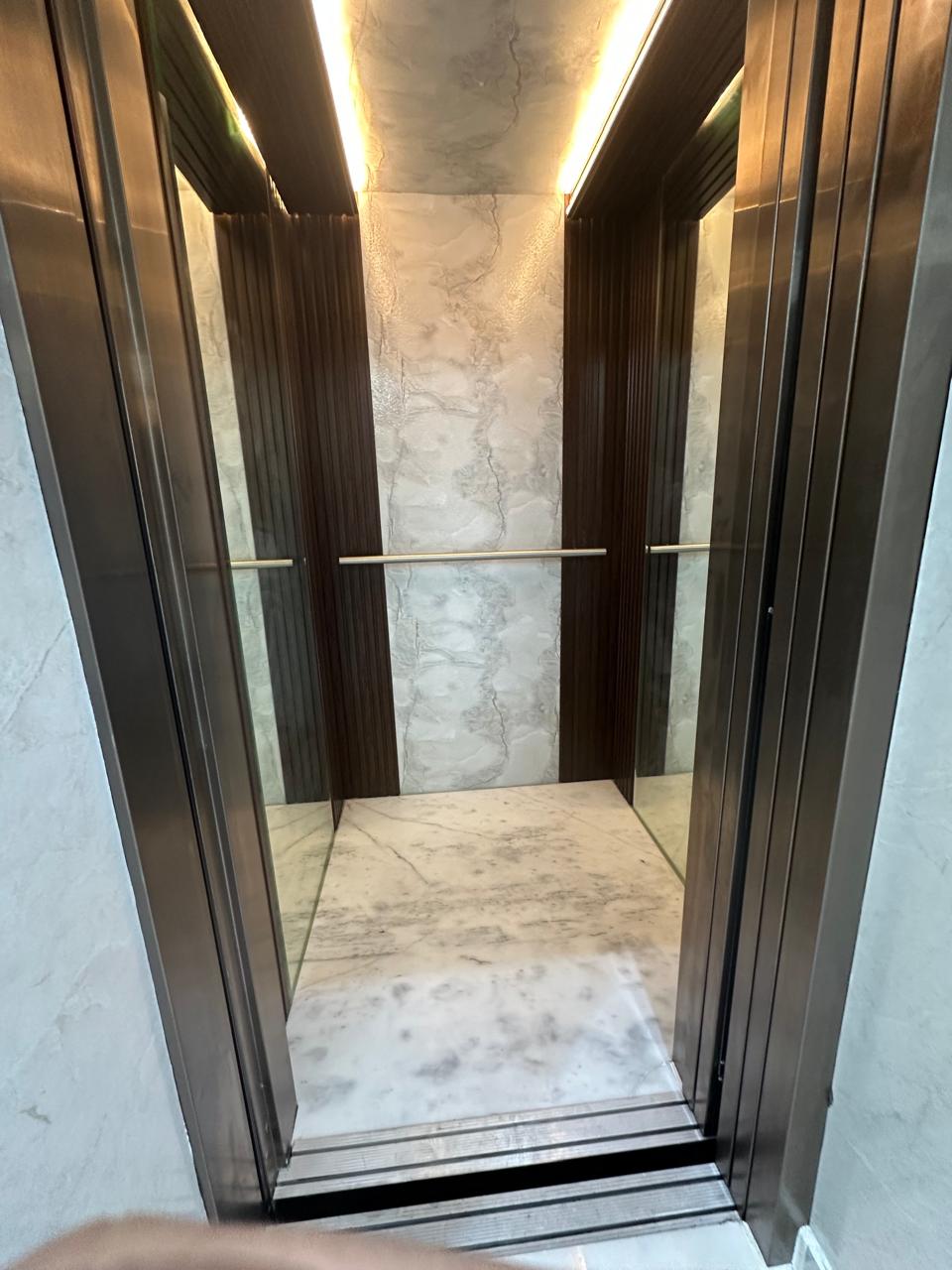 Modern Classic Villa Elevator